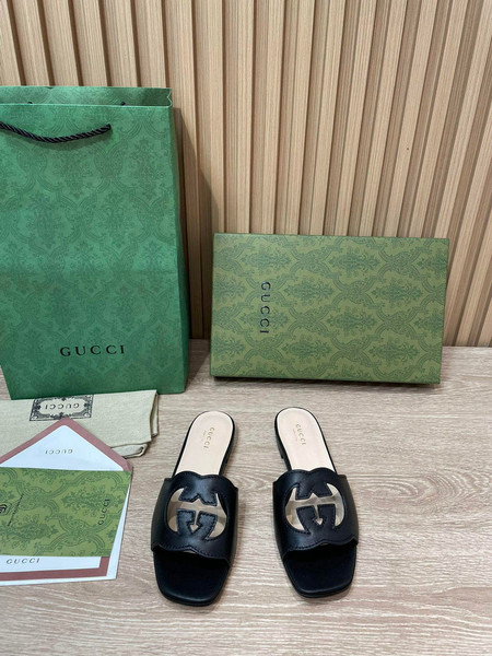 Gucci 694451 Women's Interlocking G cut-out slide sandal G66755