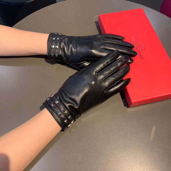Valentino Women's Gloves Designer Leather Gloves V88522