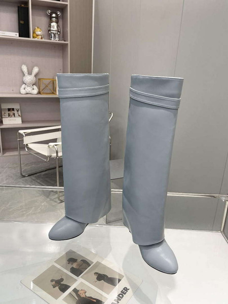 Givenchy BE7021E0YP Women's Shoes Shark Lock Boots G97111