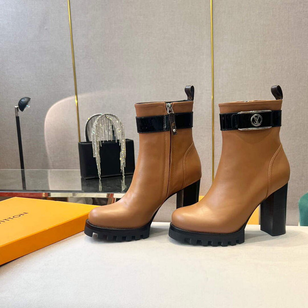 LV 1AA0O8 Louis Vuitton Women's Star Trail Ankle Boot L66521