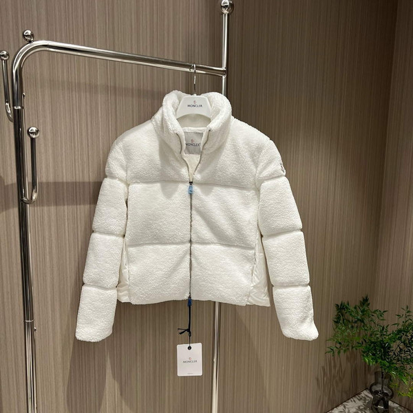 Moncler Women's Fashion Clothing Short Down Coat M68727