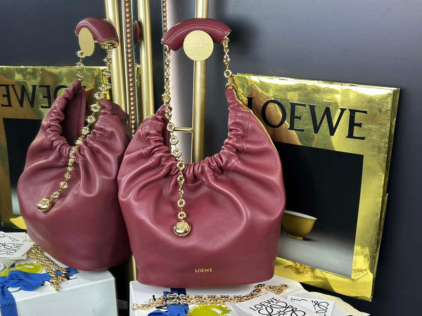Loewe A914Q37X01 Medium Squeeze bag in nappa lambskin Wine Red
