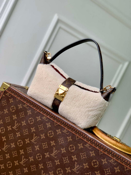LV M26245 Louis Vuitton Pochette Mia Bag Creme