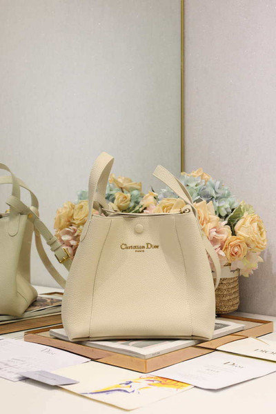 Dior Medium Signature Bucket Bag Grained Calfskin M2841 Light Yellow
