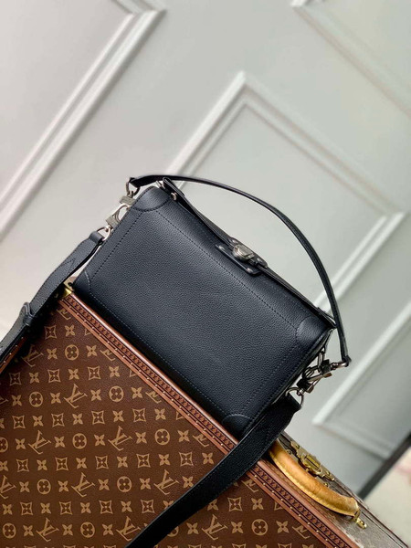LV M11615 Louis Vuitton Soul Trunk East West Bag Black