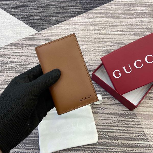 Gucci 818953 GG Emblem bi-fold embossed card case Brown