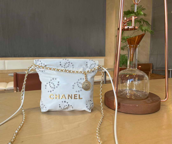 Chanel 22 Mini Handbag  Shiny Calfskin & Gold-Tone Metal AS3980 White