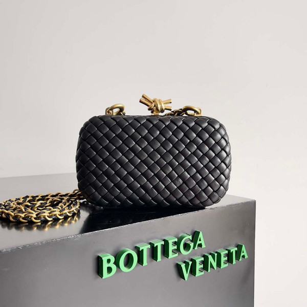 Bottega Veneta BV 776662 Knot With Chain BV10110