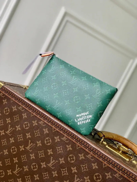 LV M27109 Louis Vuitton Key Pouch M Green
