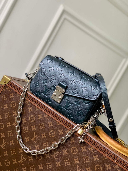 LV M26456 Louis Vuitton Pochette Metis East West Bag Black