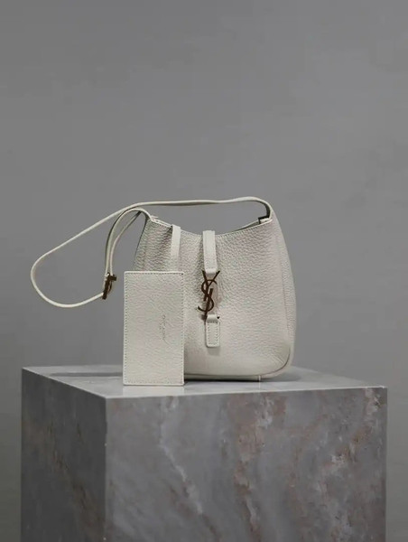 YSL 713938 LE 5 A 7 supple baby in grained leather