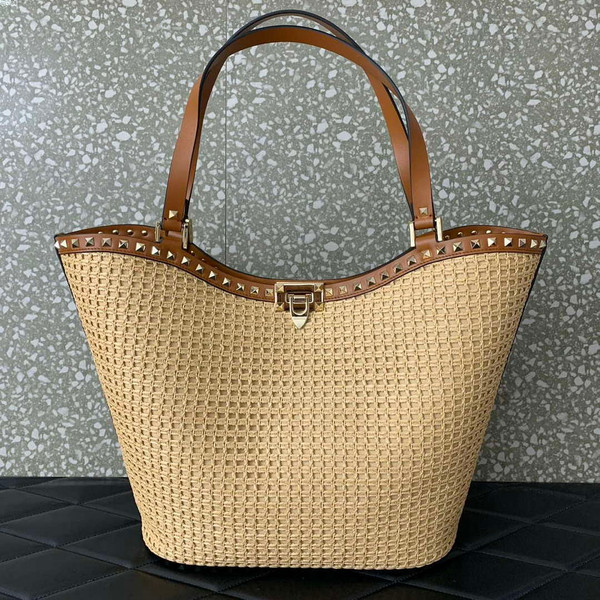 Valentino 0660 Garavani Rockstud leather-trimmed raffia shopper