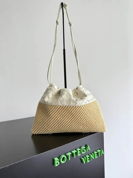 Bottega Veneta BV 839102  Dustbag Beige Nature