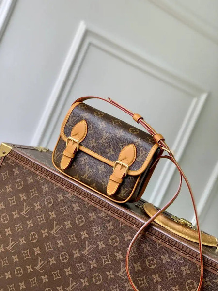 Louis Vuitton Satchel Wearable Wallet LV M26805  Monogram