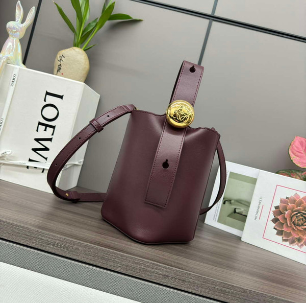 Loewe AANBBBMX02 Mini Pebble Bucket bag in soft grained calfskin Loe8007