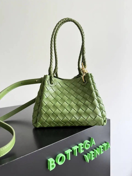Bottega Veneta BV 796569VCPPT8060 Small Andiamo Parachute Grass Green