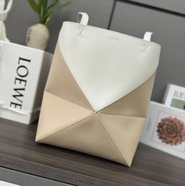 Loewe XL Puzzle Fold tote in shiny calfskin B933Q18X01 White Apricot