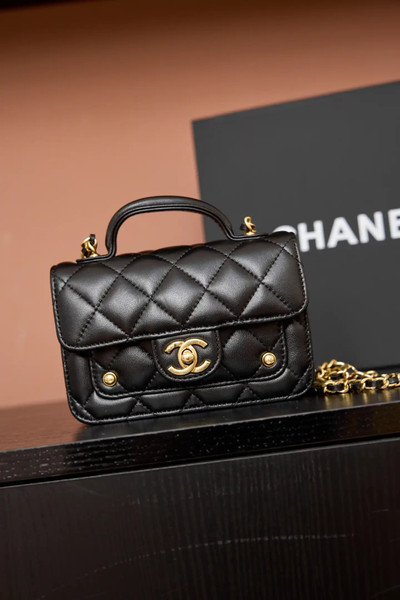 Chanel AP4675 25B  Clutch with chain  Shiny Lambskin Gold-Tone Metal  Black