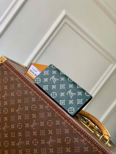 LV M61697 Louis Vuitton Brazza Wallet Dark green
