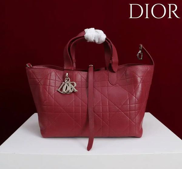 Dior M2821 Medium Dior Toujours Bag Wine Red Macrocannage Grained Calfskin