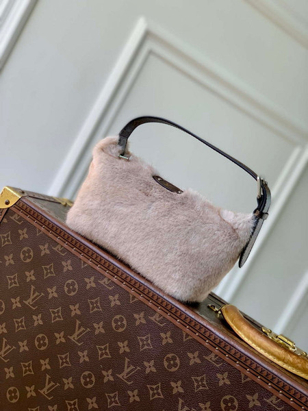 LV M15031 Louis Vuitton Pochette Hills Bag Monogram Cashmere
