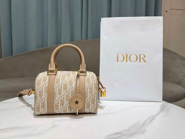 Dior M1364 Dior Groove 20 Bag Natural Dior Oblique Jacquard
