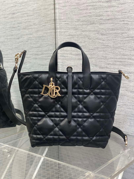 Dior M2836 Medium Dior Toujours Vertical Tote Bag Black Macrocannage Calfskin