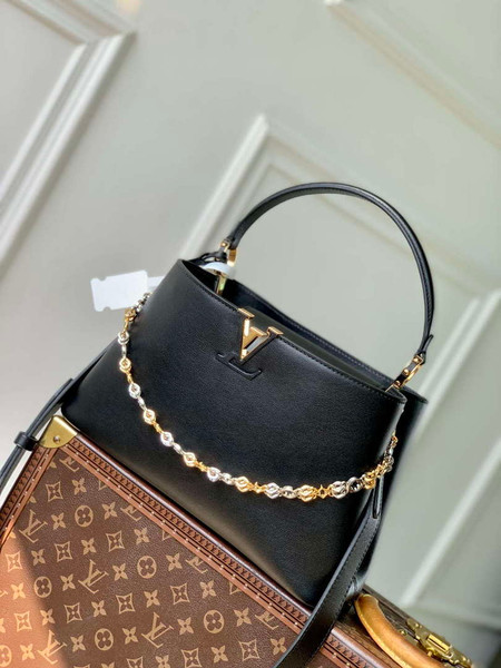 LV M12924 Louis Vuitton Capucines MM Souple Bag Black