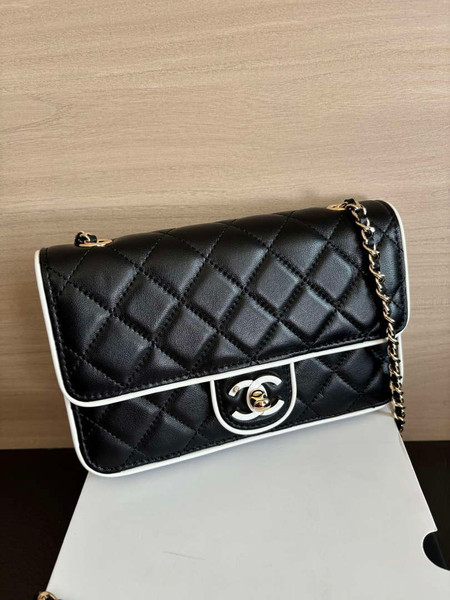 Chanel  AP4511  Spring-Summer 2025 Pre-collection Wallet On Chain Black & White