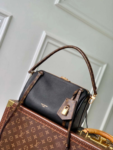 LV M26039 Louis Vuitton Express PM Bag Black