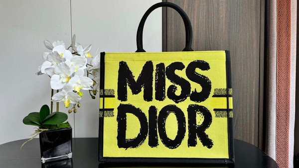Dior M1296 Medium Dior Book Tote Two-Tone Green and Blue Miss Dior Graffiti
