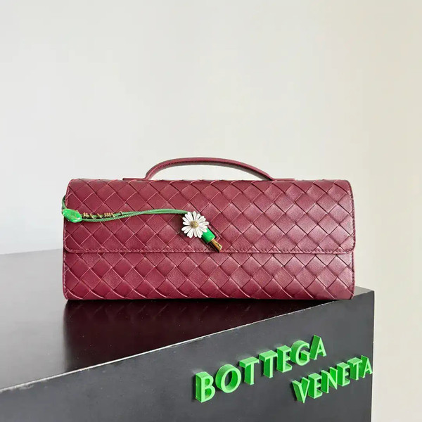 Bottega Veneta BV 836810 Andiamo Clutch Wine Red