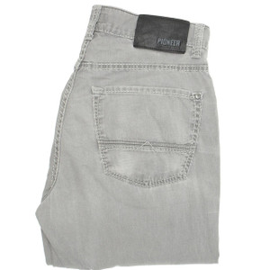 Pioneer Rando Straight Slim W32 L32 Jeans in Good used conditionwith little wear. Fast & Free UK Delivery. Buy with confidence from Fabb Fashion. image 1