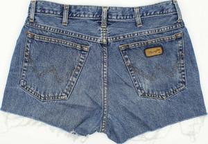 Wrangler Texas Hot Pants W33 L2.5 Denim Shorts in Good used condition. Fast & Free UK Delivery. Buy with confidence from Fabb Fashion. image 1