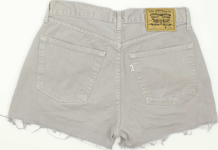 Levi's 551 Hot Pants W31 L2.5 Denim Shorts in Good used conditionplease note the waist measures slightly less 31" than the label says. Fast & Free UK Delivery. Buy with confidence from Fabb Fashion. image 1