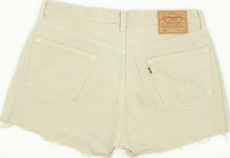 Levi's 751 Hot Pants W32 L13.5 Denim Shorts in Good used conditionwith mark to the back right pocket. Fast & Free UK Delivery. Buy with confidence from Fabb Fashion. image 1