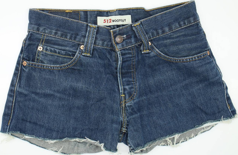 Levi's 501 Hot Pants W34 L11 Denim Shorts in Good used conditionwith small marks at the front. Fast & Free UK Delivery. Buy with confidence from Fabb Fashion. image 1