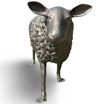 Life Size Sheep Sculpture Handcrafted Aluminum Cast Bronze Life Size Sheep Sculpture Handcrafted Aluminum Cast Bronze