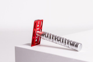 The Goodfellas' smile Styletto Sting Red Safety Razor V2