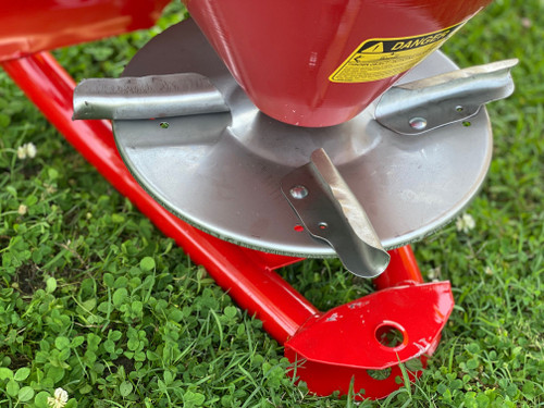 Heavy-Duty Epoxy-Coated Steel Hopper with Tubular Frame – Farm-Maxx SP-180 Spreader