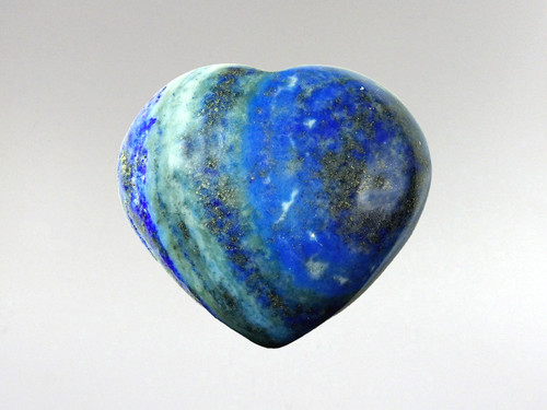 A protective stone, opens third eye & balances throat energy.