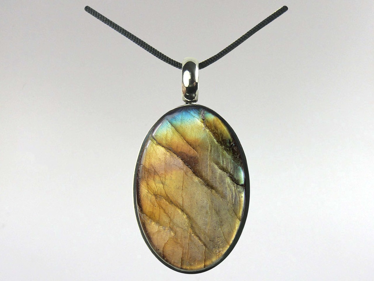 Oval Pendant - Labradorite