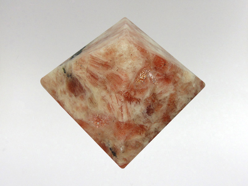 Pyramid 50mm - Sunstone in Matrix