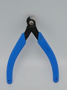 Heavy Duty Flush Cut Hard Wire (up to 12ga & memory wire). Cuts with a flush finish on BOTH sides of the metal. Very heavy duty, made for soft and hard metals. Heavy Duty Flush Cut Hard Wire (up to 12ga & memory wire). Cuts with a flush finish on BOTH sides of the metal. Very heavy duty, made for soft and hard metals.