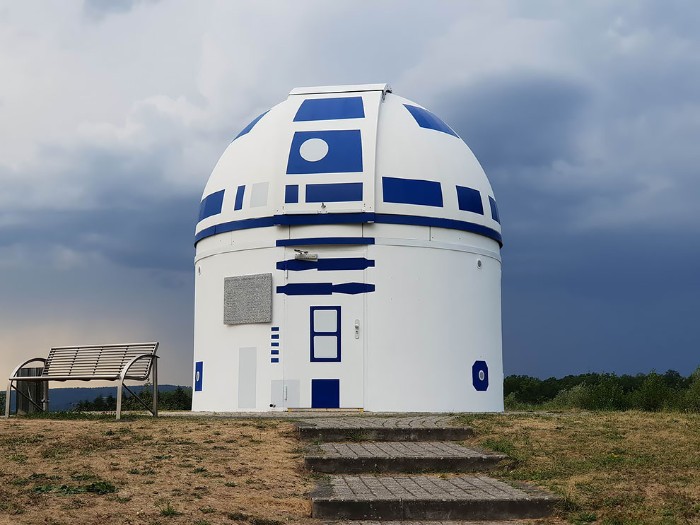 zweibruck-observatory-germany-redesigned-r2-d2-star-wars-hubert-zitt-1-5c98adbb23489-700.jpg