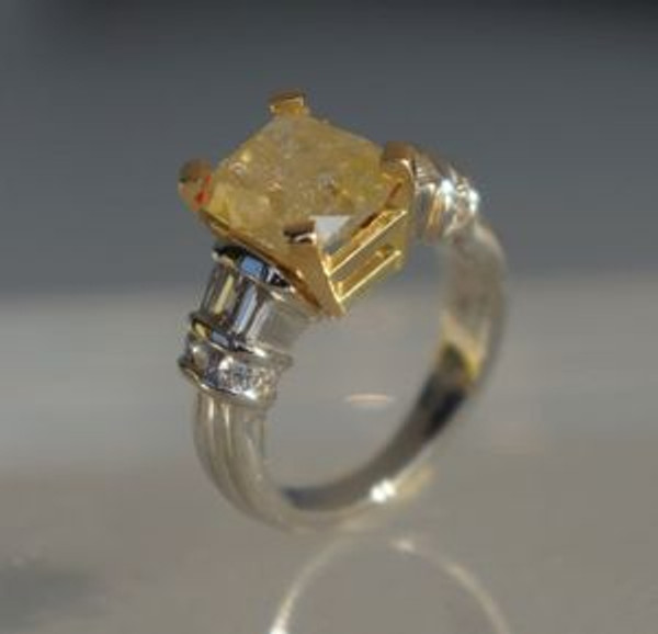  5.01ct.t.w. NATURAL FANCY LIGHT YELLOW DIAMOND 18K WHITE GOLD RING