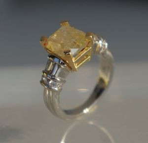  5.01ct.t.w. NATURAL FANCY LIGHT YELLOW DIAMOND 18K WHITE GOLD RING