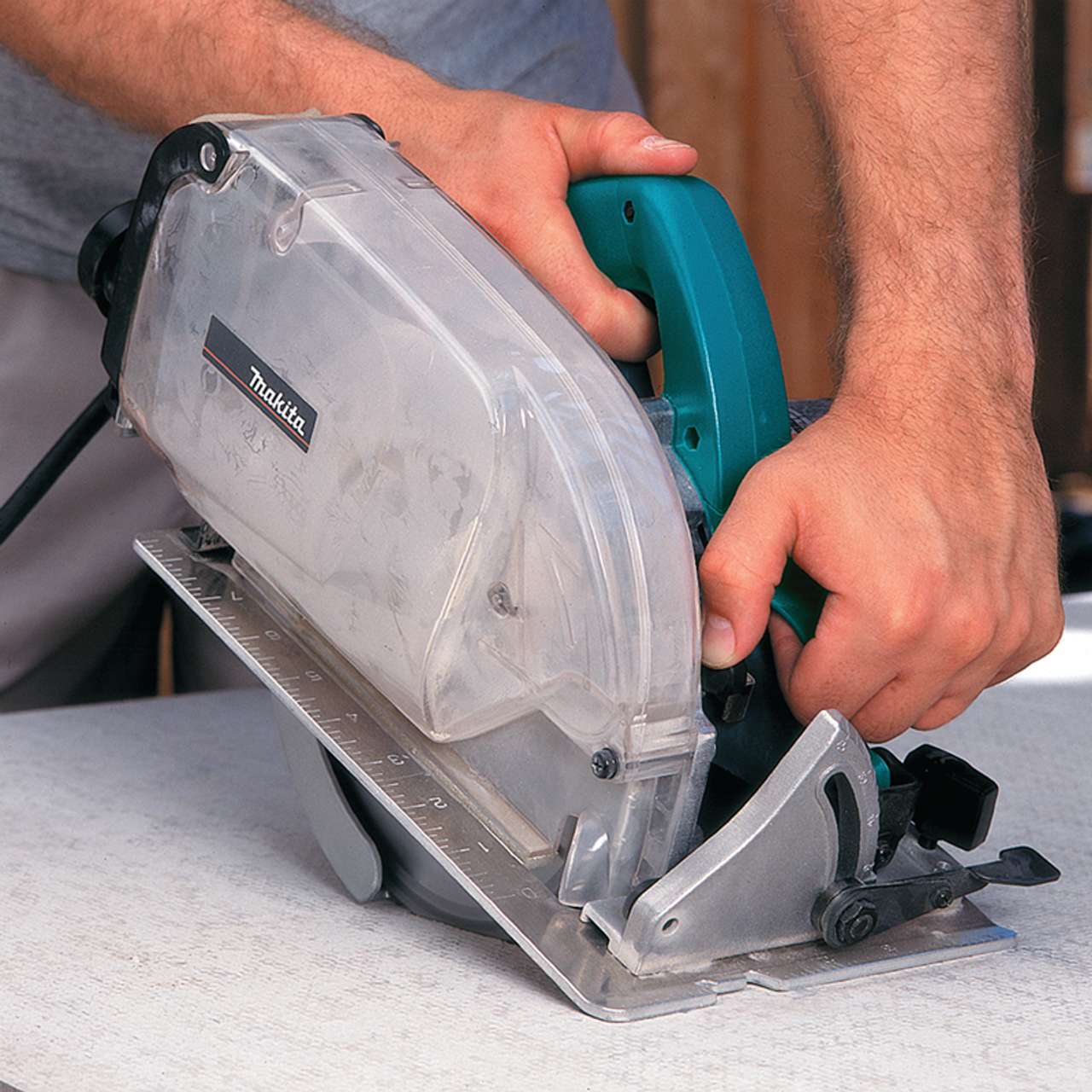 Black & Decker BDECS300C Circular Saw review