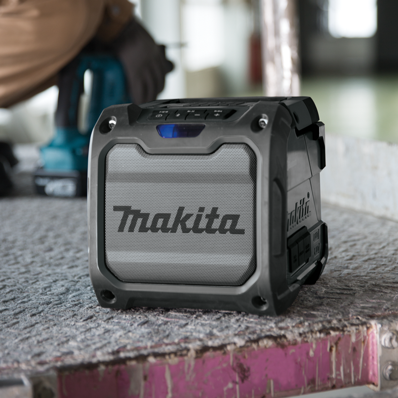 New Makita XRM06B Bluetooth Radio LXT Jobsite Cordless Battery Power A/C 18  Volt