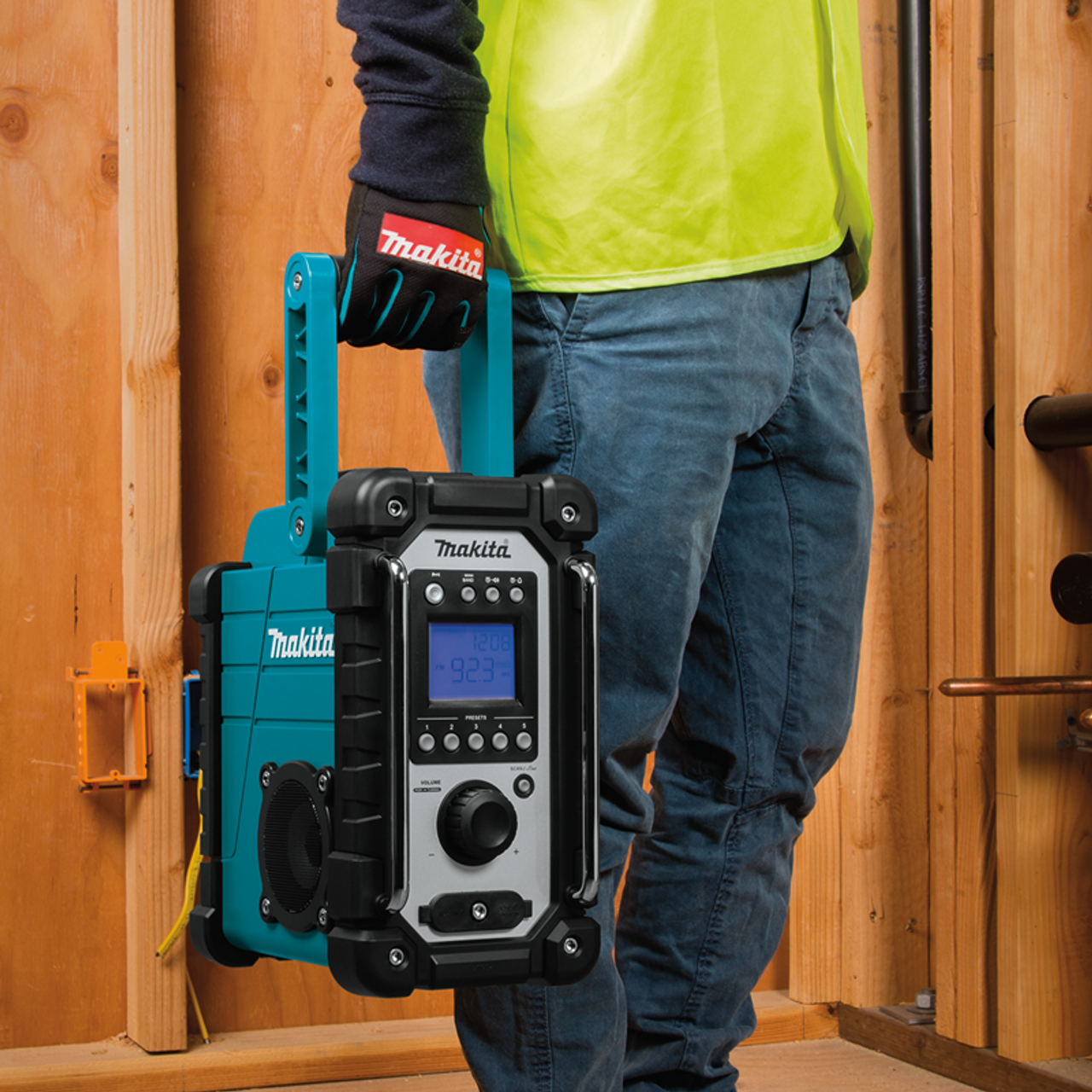 18V LXT? Lithium-Ion Cordless Job Site Radio, Tool Only, Protective bumper, XRM05